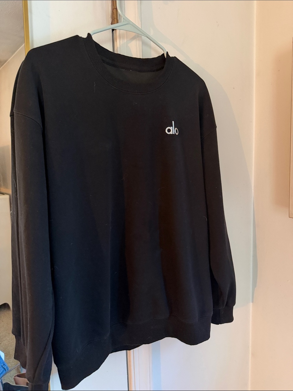 ALO Yoga Black Crewneck Sweatshirt